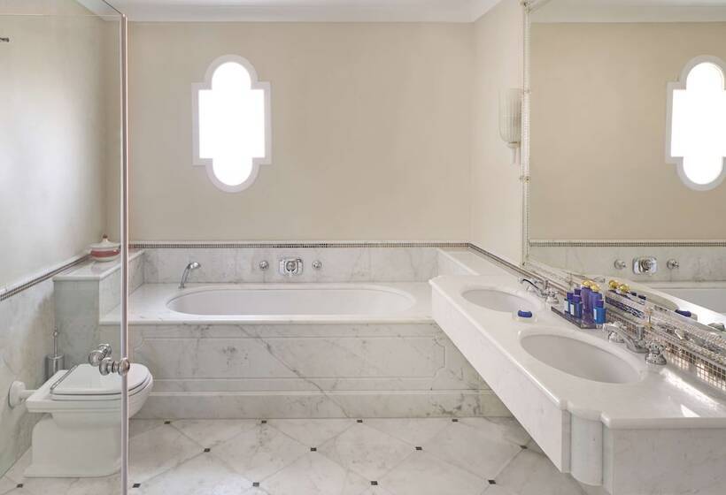 سوییت جونیور با چشم‌انداز استخر, Hotel Cipriani, A Belmond Hotel, Venice