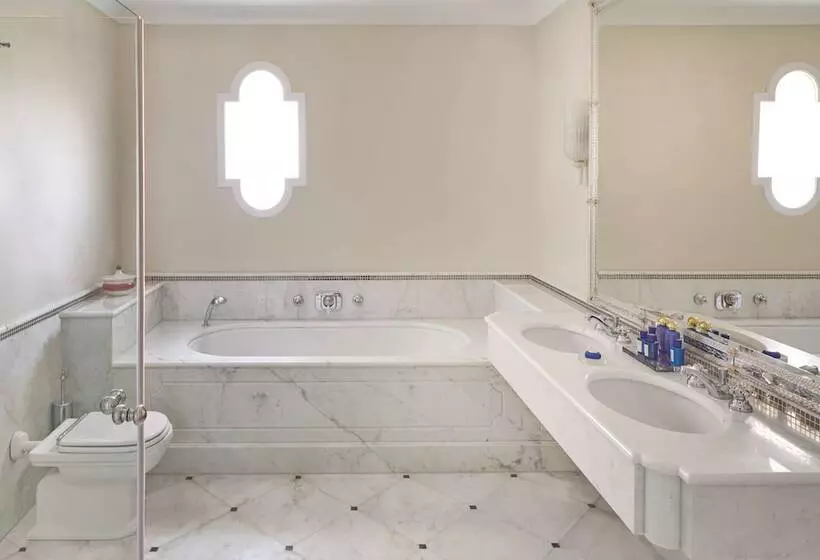 سوییت جونیور با چشم‌انداز استخر, Hotel Cipriani, A Belmond Hotel, Venice