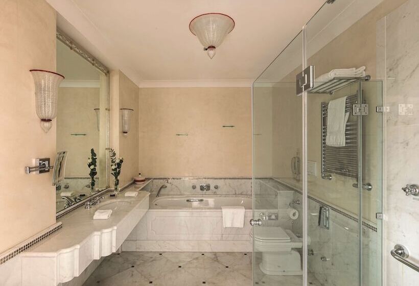 سوییت جونیور با چشم‌انداز استخر, Hotel Cipriani, A Belmond Hotel, Venice