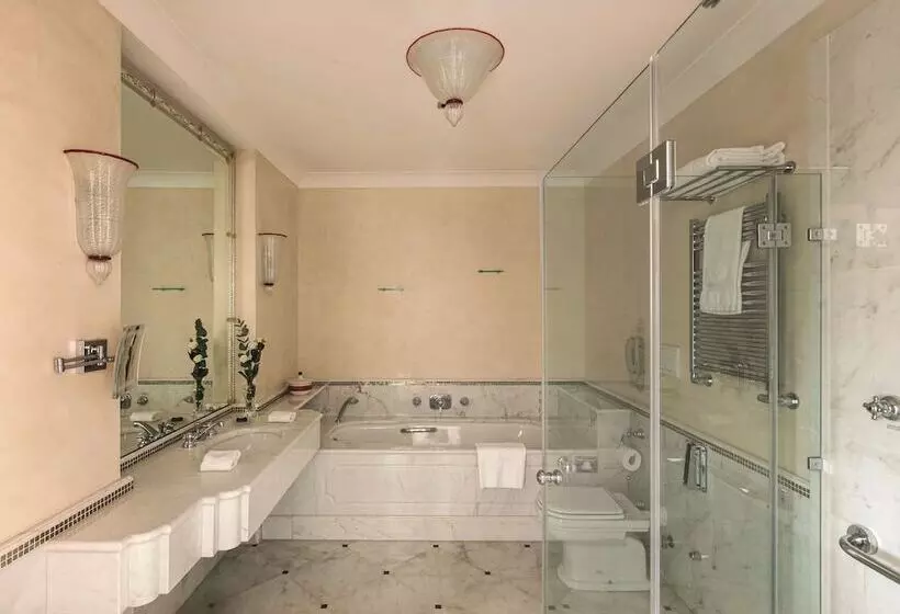 سوییت جونیور با چشم‌انداز استخر, Hotel Cipriani, A Belmond Hotel, Venice