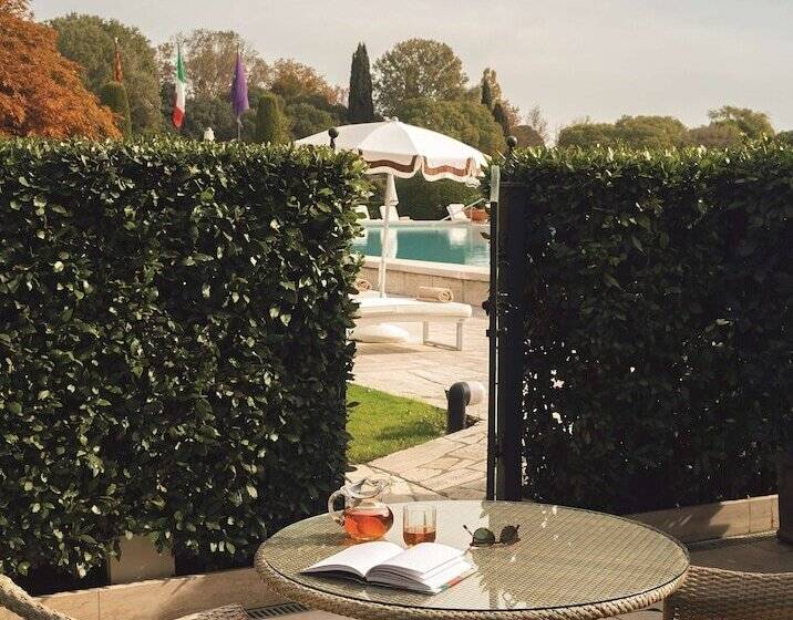 سوییت جونیور با چشم‌انداز استخر, Hotel Cipriani, A Belmond Hotel, Venice