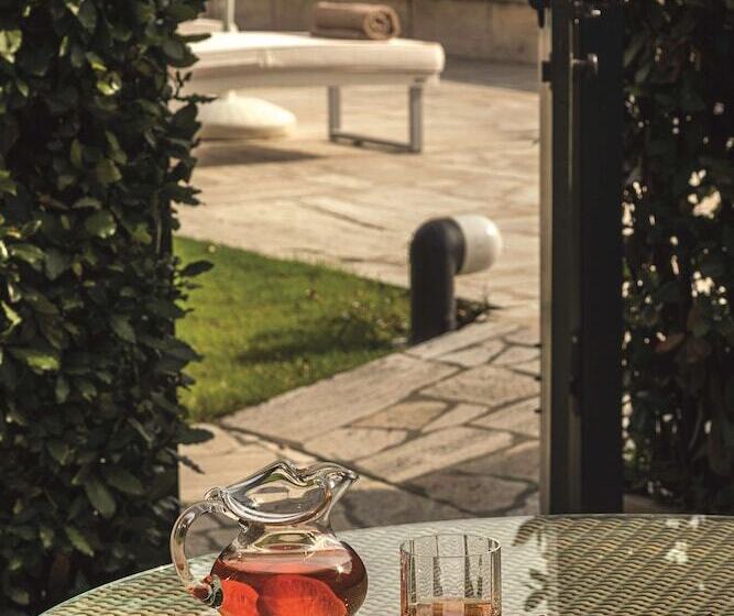 سوییت جونیور با چشم‌انداز استخر, Hotel Cipriani, A Belmond Hotel, Venice