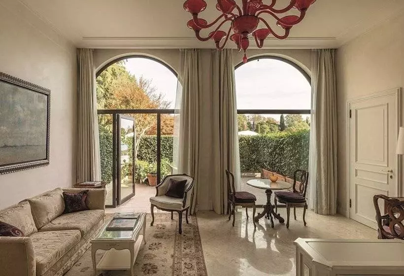 سوییت جونیور با چشم‌انداز استخر, Hotel Cipriani, A Belmond Hotel, Venice
