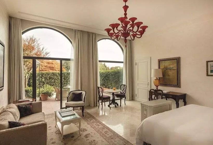 سوییت جونیور با چشم‌انداز استخر, Hotel Cipriani, A Belmond Hotel, Venice