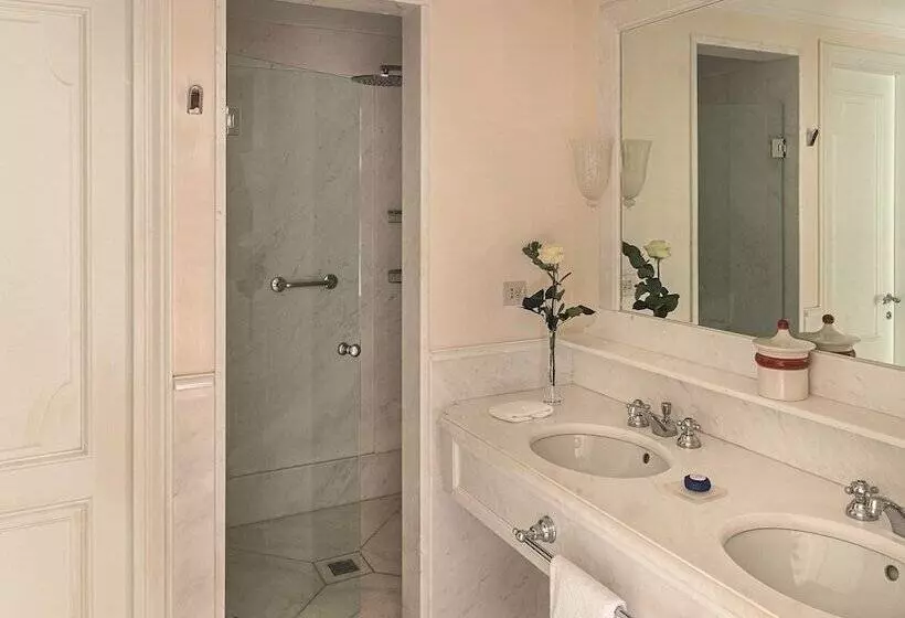 اتاق پریمیوم با چشم‌انداز دریاچه, Hotel Cipriani, A Belmond Hotel, Venice