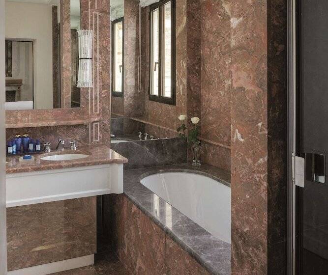 سوئیت جونیور با چشم‌انداز باغ, Hotel Cipriani, A Belmond Hotel, Venice