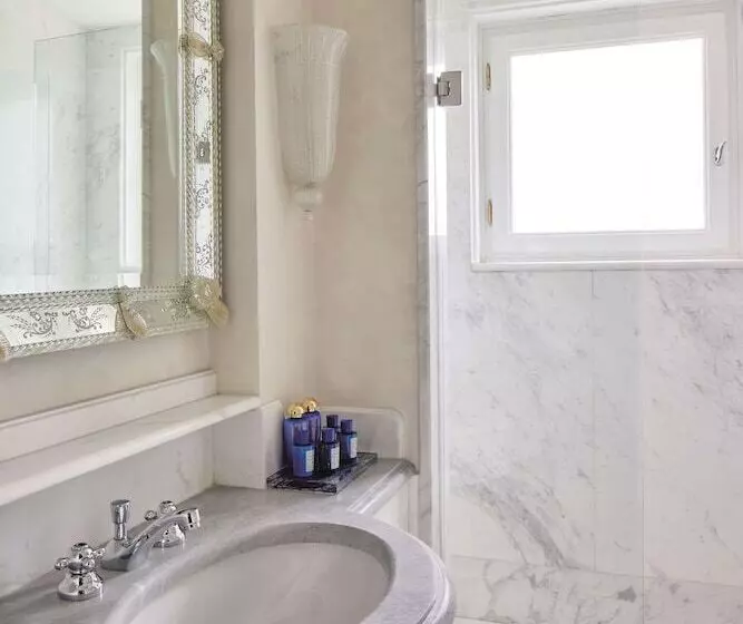 سوئیت جونیور با چشم‌انداز باغ, Hotel Cipriani, A Belmond Hotel, Venice
