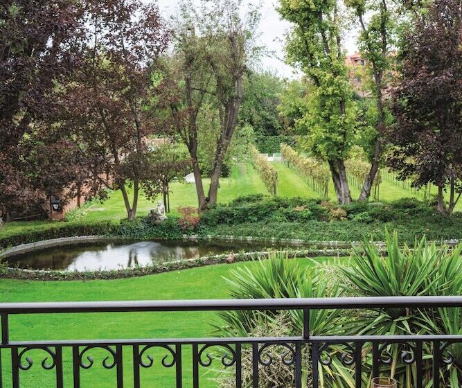 سوئیت جونیور با چشم‌انداز باغ, Hotel Cipriani, A Belmond Hotel, Venice