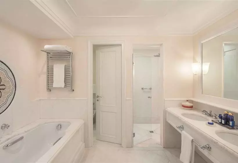 سوییت جونیور با چشم‌انداز دریاچه, Hotel Cipriani, A Belmond Hotel, Venice