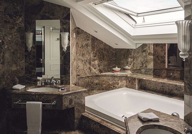 سوییت جونیور با چشم‌انداز دریاچه, Hotel Cipriani, A Belmond Hotel, Venice