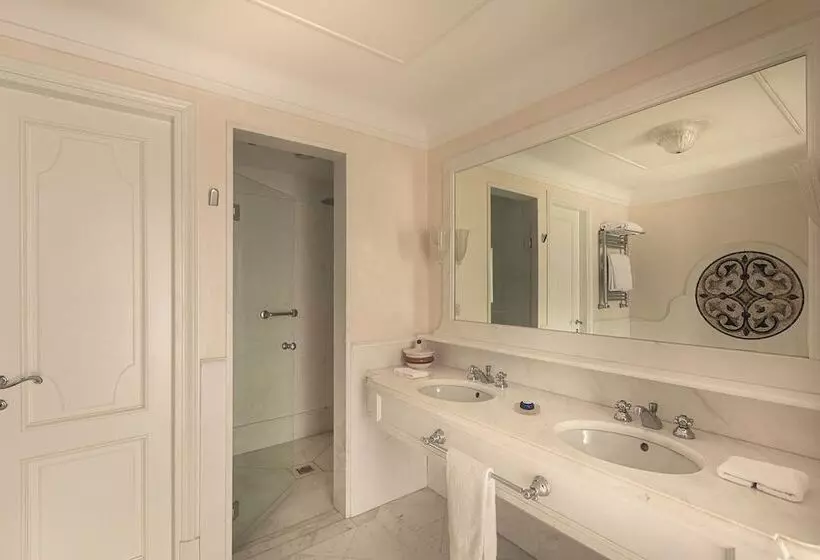سوییت جونیور با چشم‌انداز دریاچه, Hotel Cipriani, A Belmond Hotel, Venice