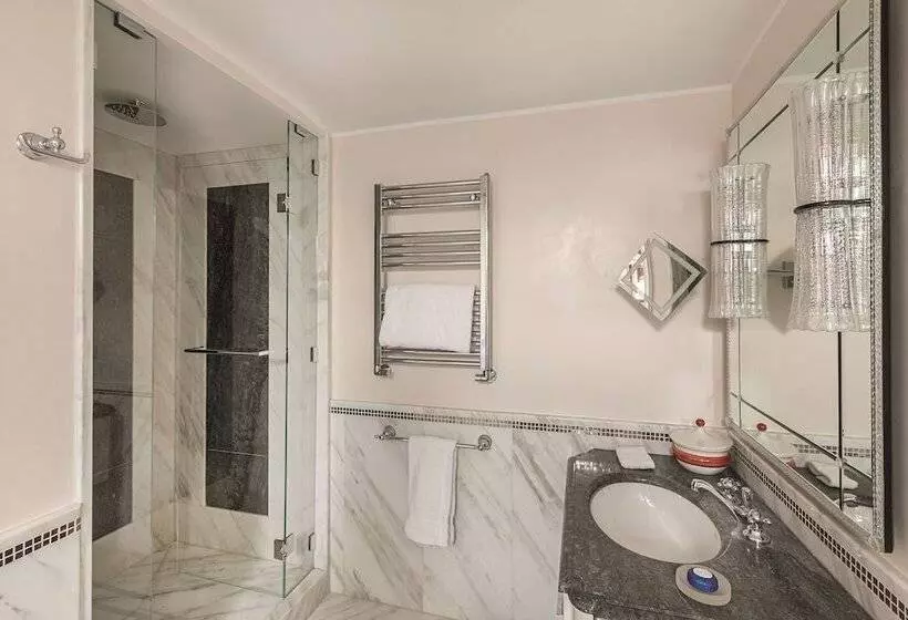سوییت جونیور با چشم‌انداز دریاچه, Hotel Cipriani, A Belmond Hotel, Venice