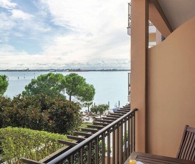 سوییت جونیور با چشم‌انداز دریاچه, Hotel Cipriani, A Belmond Hotel, Venice
