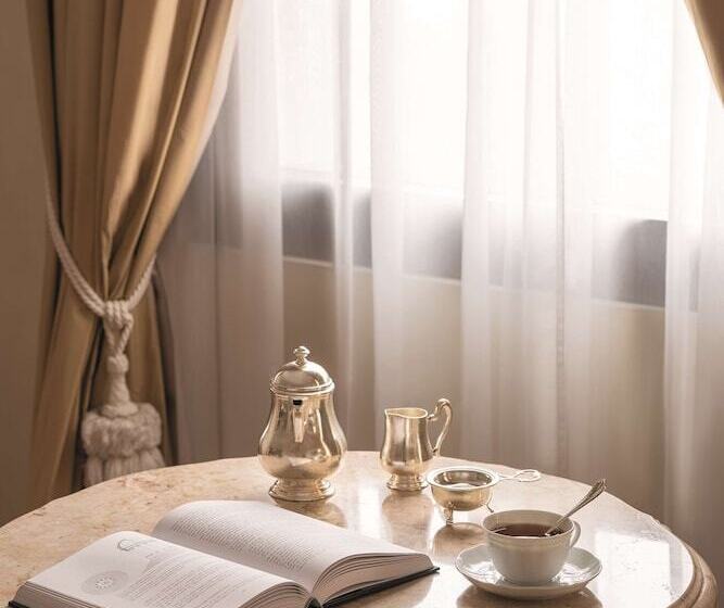 سوییت جونیور با چشم‌انداز دریاچه, Hotel Cipriani, A Belmond Hotel, Venice