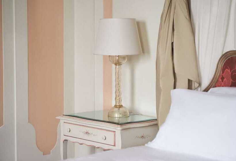سوییت جونیور با چشم‌انداز دریاچه, Hotel Cipriani, A Belmond Hotel, Venice