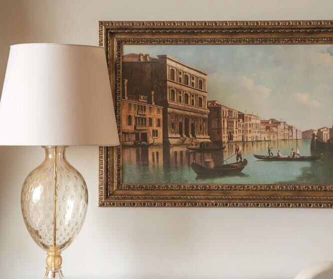 سوییت جونیور با چشم‌انداز دریاچه, Hotel Cipriani, A Belmond Hotel, Venice