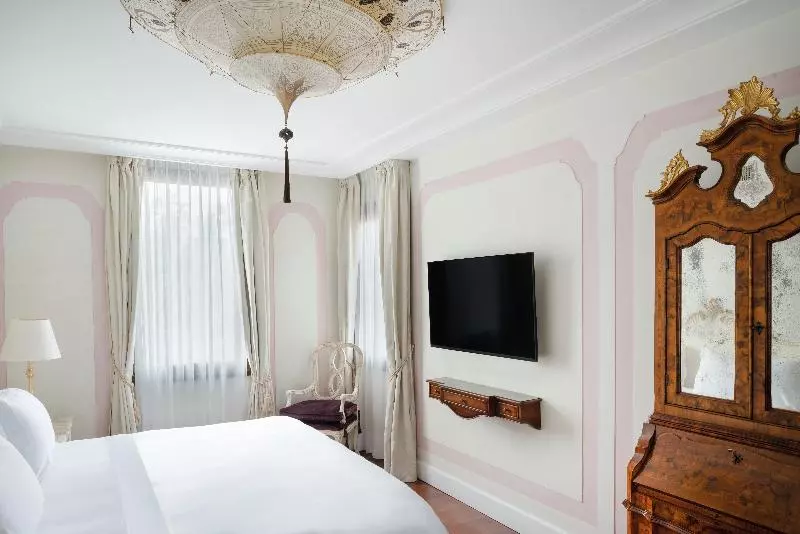 سوئیت جونیور با چشم‌انداز باغ, Hotel Cipriani, A Belmond Hotel, Venice