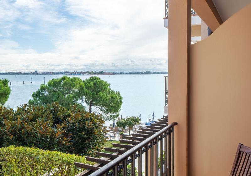 سوییت جونیور با چشم‌انداز دریاچه, Hotel Cipriani, A Belmond Hotel, Venice