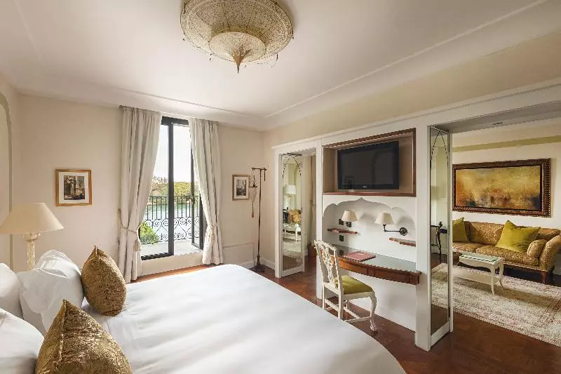 Suite with lake view, Hotel Cipriani, A Belmond Hotel, Venice