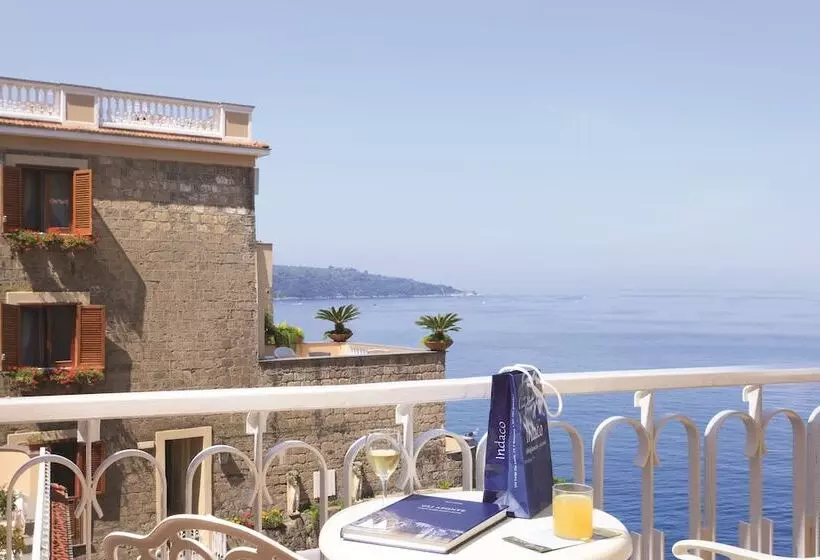 اتاق سه نفره سوپریور با چشم‌انداز دریا, Corallo Sorrento