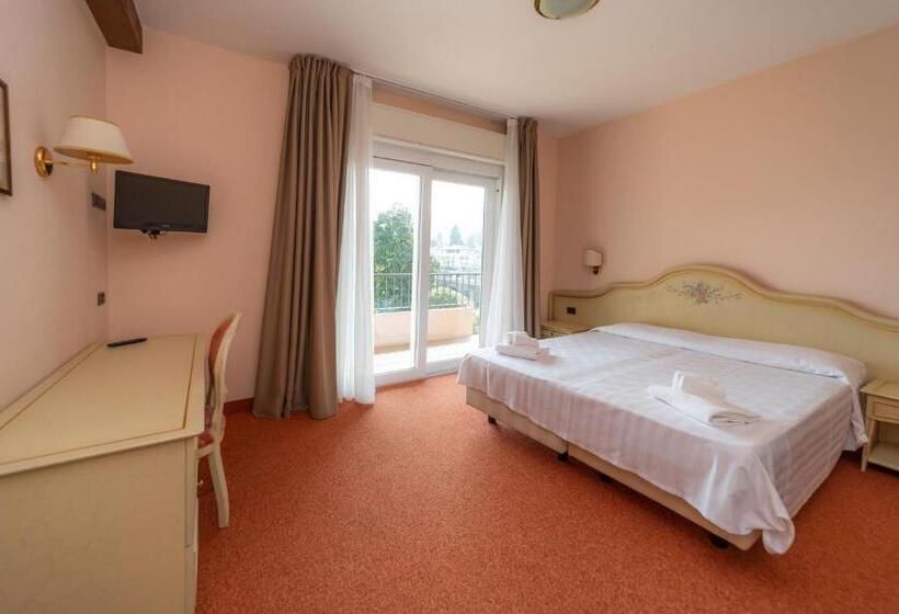 스탠다드 트리플 룸, Della Torre