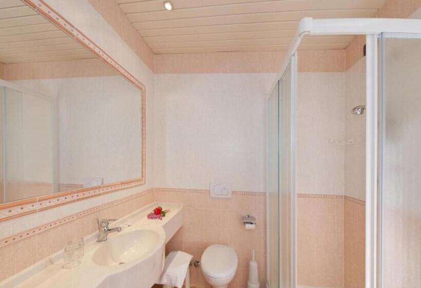 스탠다드 트리플 룸, Della Torre