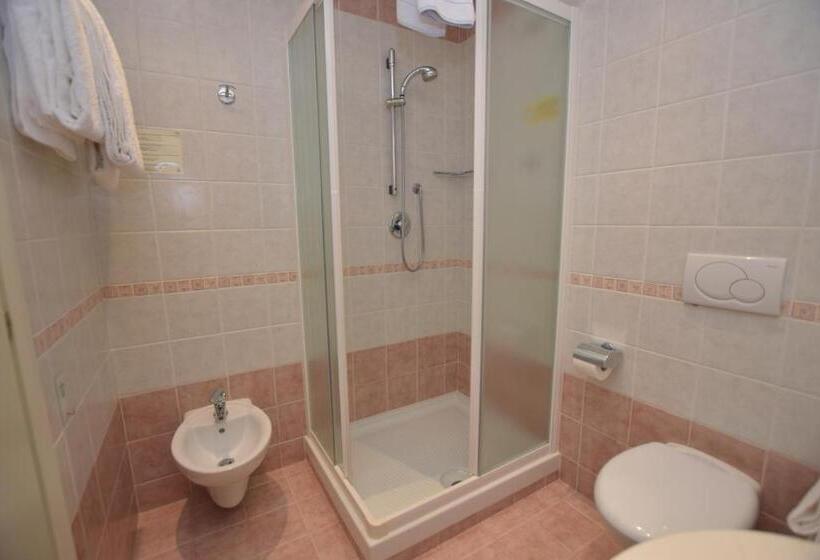 스탠다드 룸, Della Torre