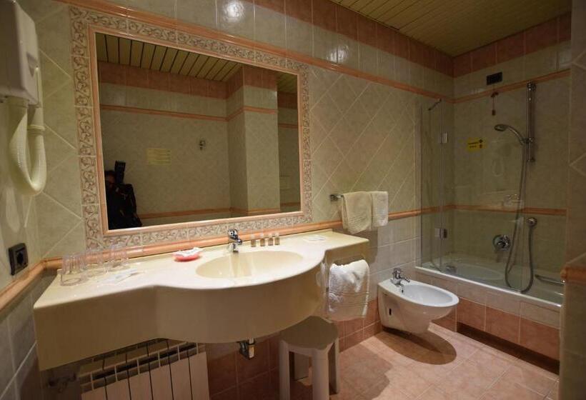 스탠다드 룸, Della Torre