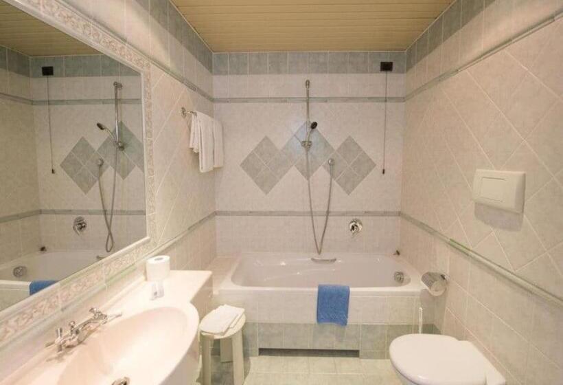 스탠다드 룸, Della Torre