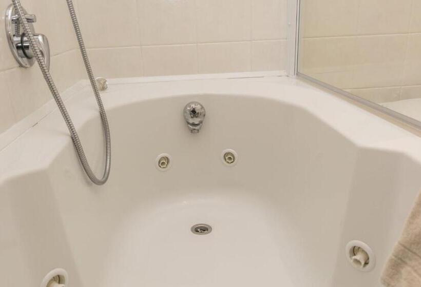 주니어 스위트, Della Torre