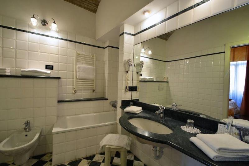 غرفة سوبيريور, Due Mondi