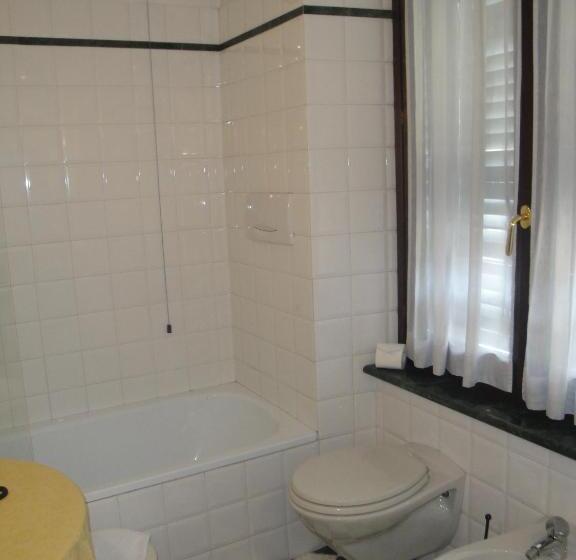 غرفة قياسية فردية, Due Mondi