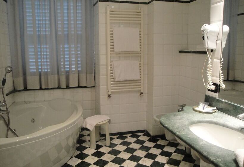 غرفة سوبيريور, Due Mondi