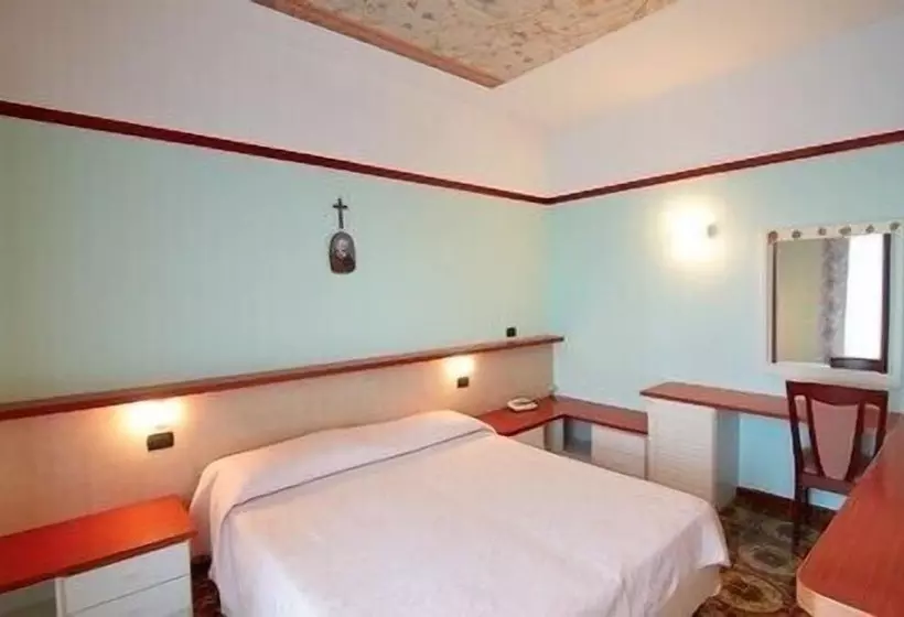 اتاق استاندارد سه نفره, Gaggiano