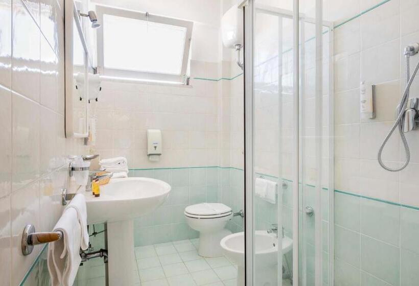 스탠다드 룸, Giancarlo