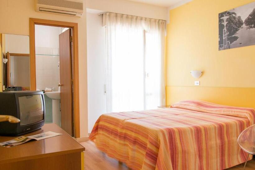 스탠다드 트리플 룸, Giancarlo