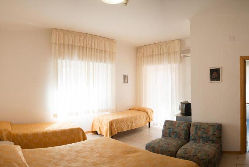 스탠다드 트리플 룸, Giancarlo