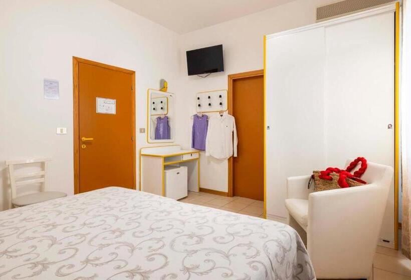 스탠다드 룸, Giancarlo