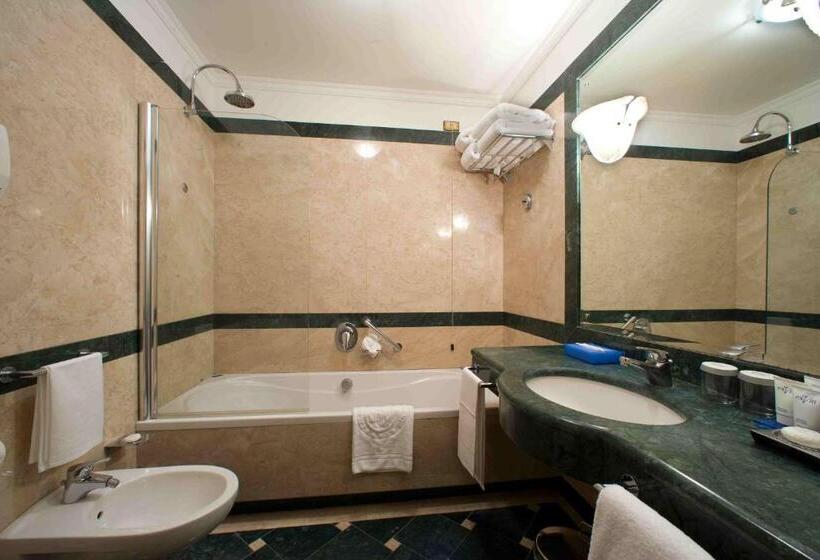 스탠다드 룸 가든 전망, Grand Hotel Excelsior Vittoria