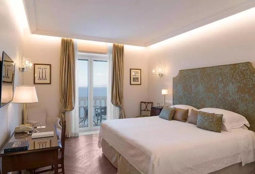 Camera Deluxe Vista Mare, Grand Hotel Excelsior Vittoria