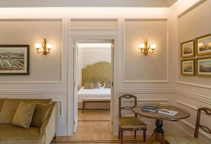 Junior Suite Vista Giardino, Grand Hotel Excelsior Vittoria