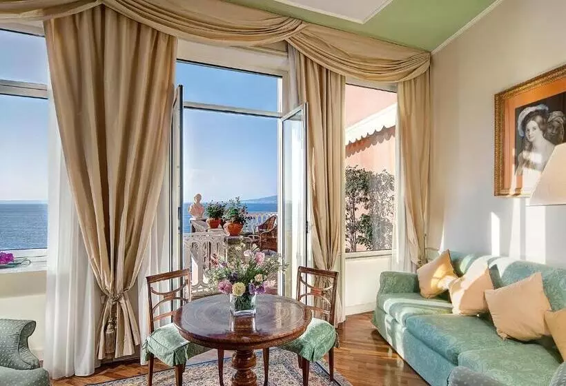 Junior Suite Deluxe Vista Mare, Grand Hotel Excelsior Vittoria