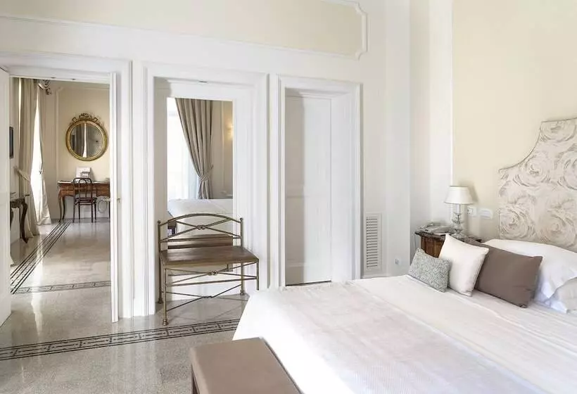 Junior Suite Vista Giardino, Grand Hotel Excelsior Vittoria