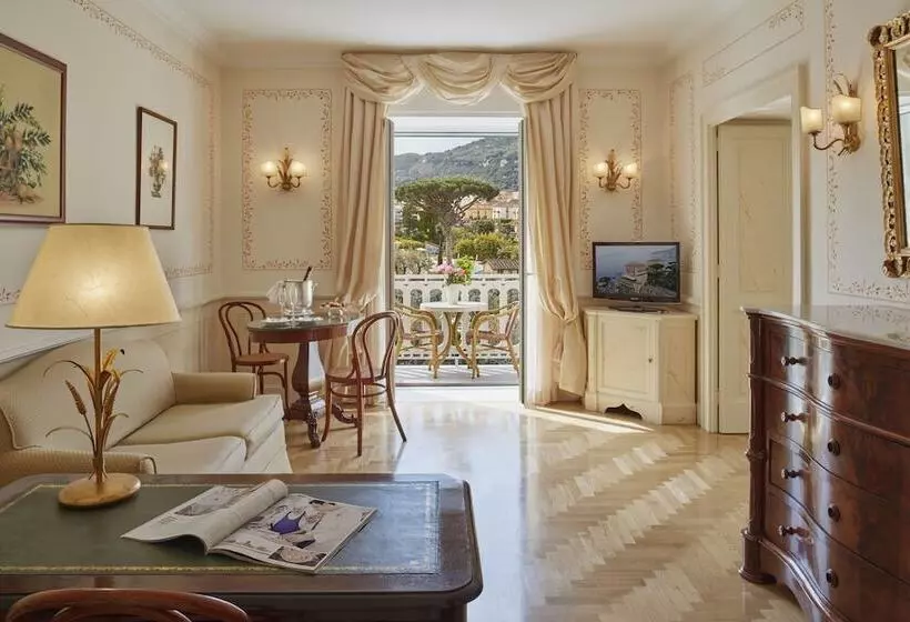 Junior Suite Vista Giardino, Grand Hotel Excelsior Vittoria