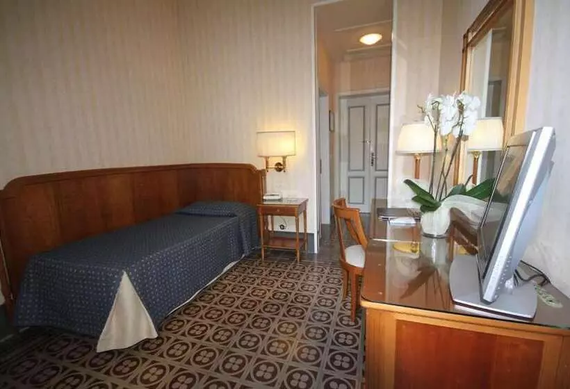 Classic Yhden Hengen Huone, Grand Hotel Royal