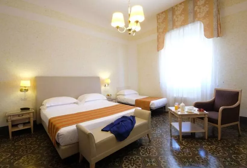 Classic Kolmen Hengen Huone, Grand Hotel Royal
