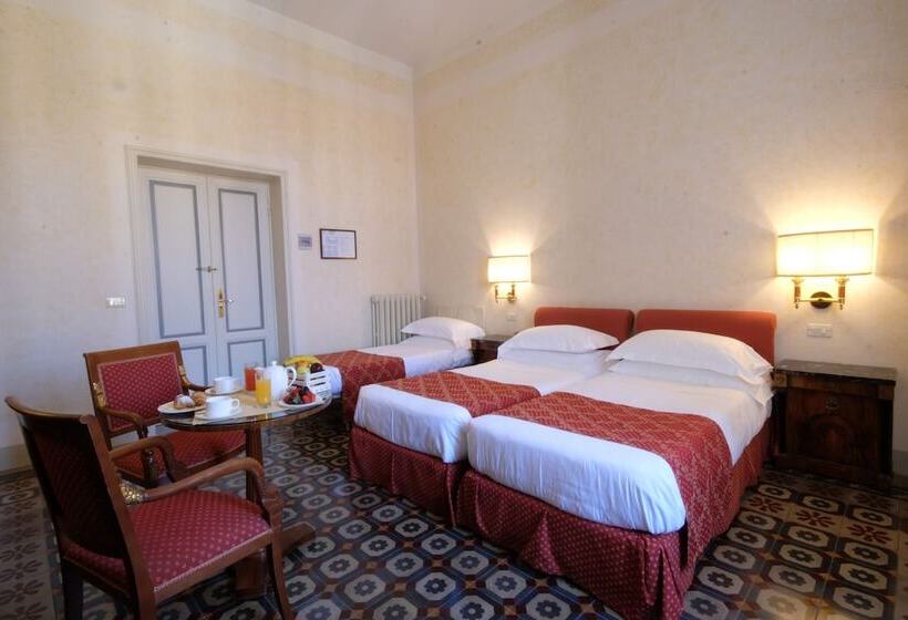 اتاق کلاسیک سه تخته, Grand Hotel Royal