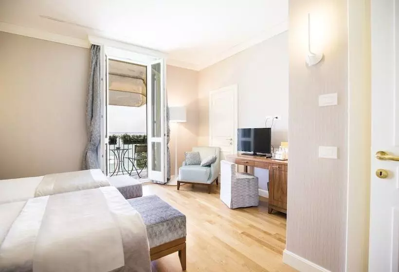 Superior room with lake view, Grand Hotel Terme Sirmione