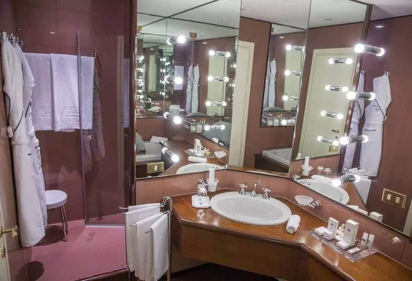 Suite with lake view, Grand Hotel Terme Sirmione