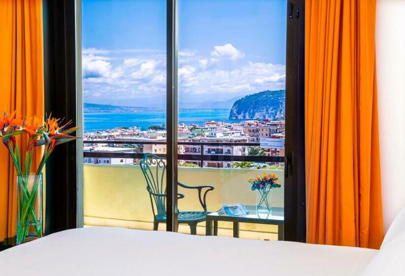 스탠다드 룸 킹사이즈 침대, Hilton Sorrento Palace